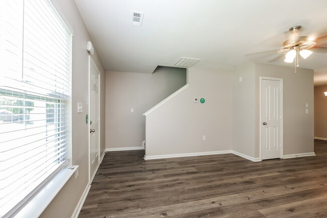 Building Photo - 8528 Emerald Fern Way