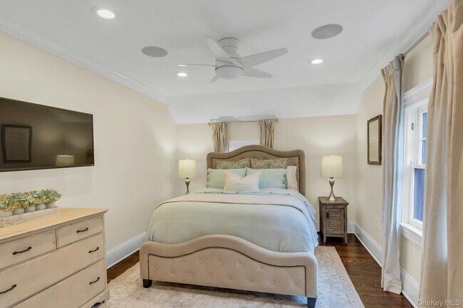 Building Photo - 105 Academy St