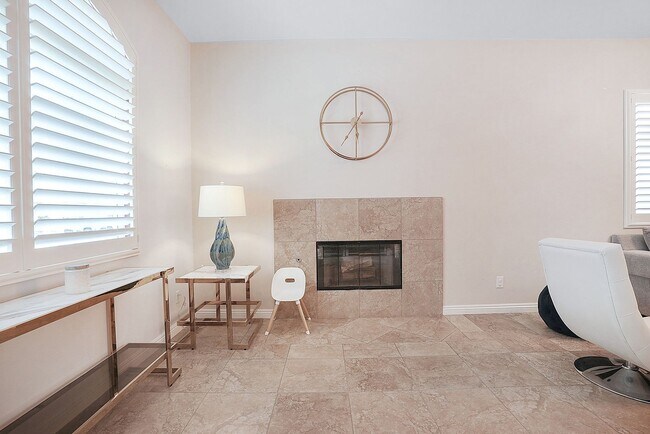Building Photo - Beautiful executive home in the Eastlake-C...