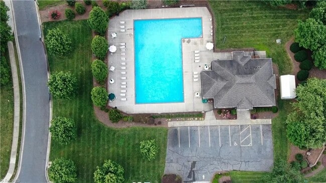 Building Photo - *** READY TO MOVE IN BY FIRST WEEK OF MAY***