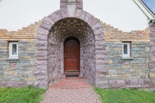 Building Photo - One of a kind Castle on the Hill for Rent! Minimum 1 month lease