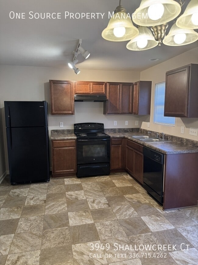 Building Photo - 3949 Shallowcreek Ct