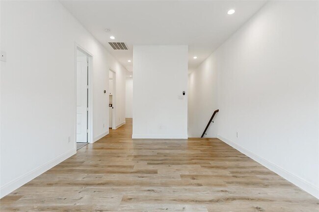Building Photo - 7810 Kenton St