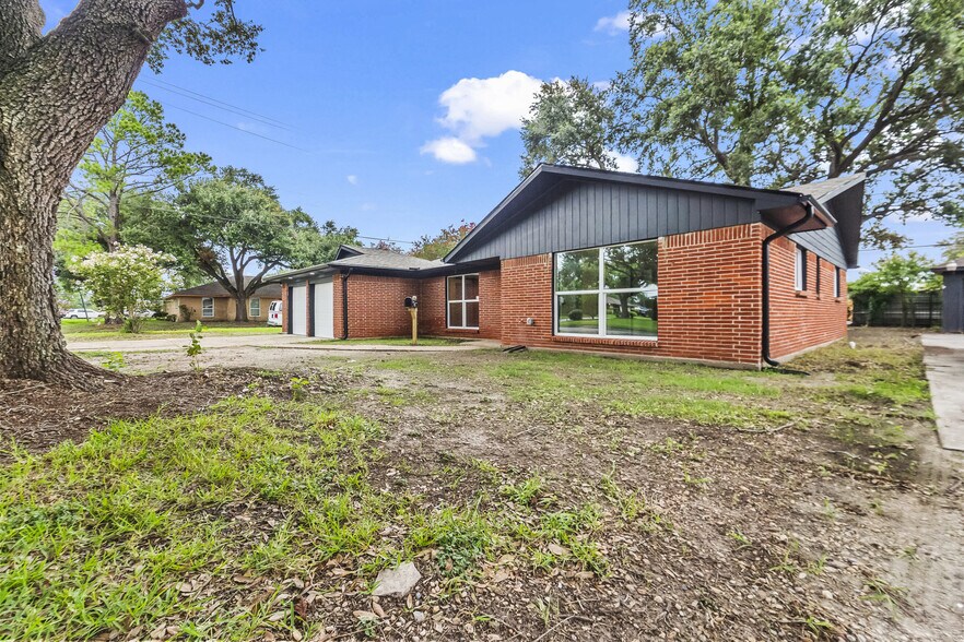 Building Photo - 4903 Mayflower St