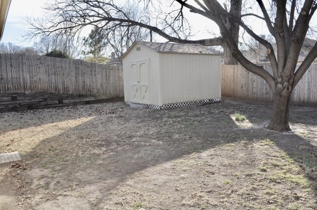 Building Photo - 229 Lancelot Dr