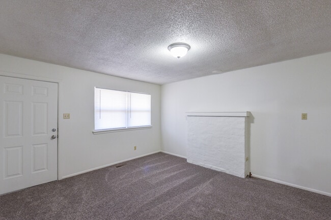 Building Photo - 700 S Roland Rd