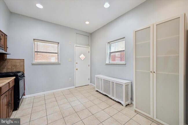 Building Photo - 1639 Wolf St