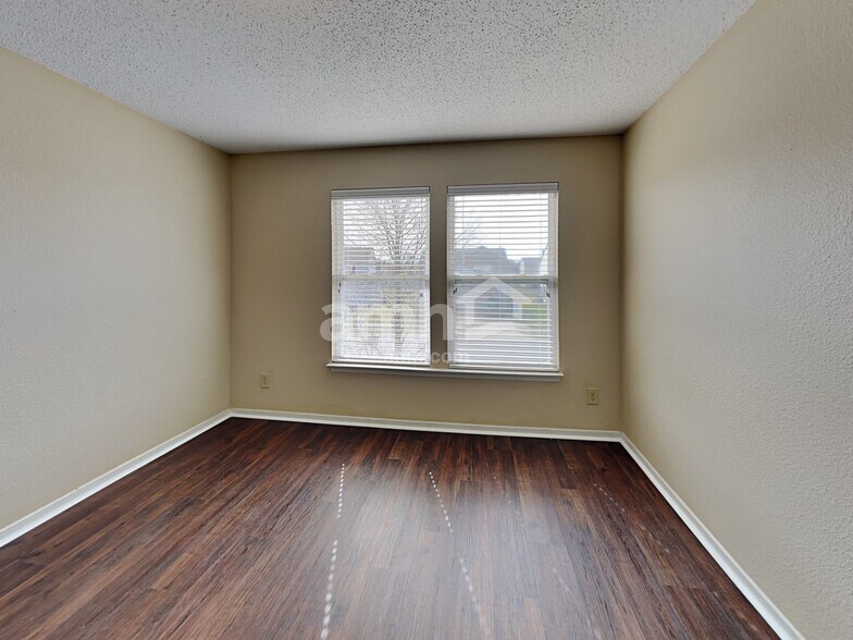 Building Photo - 6768 W Littleton Dr