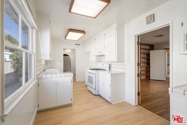 Building Photo - 12848 Tiara St