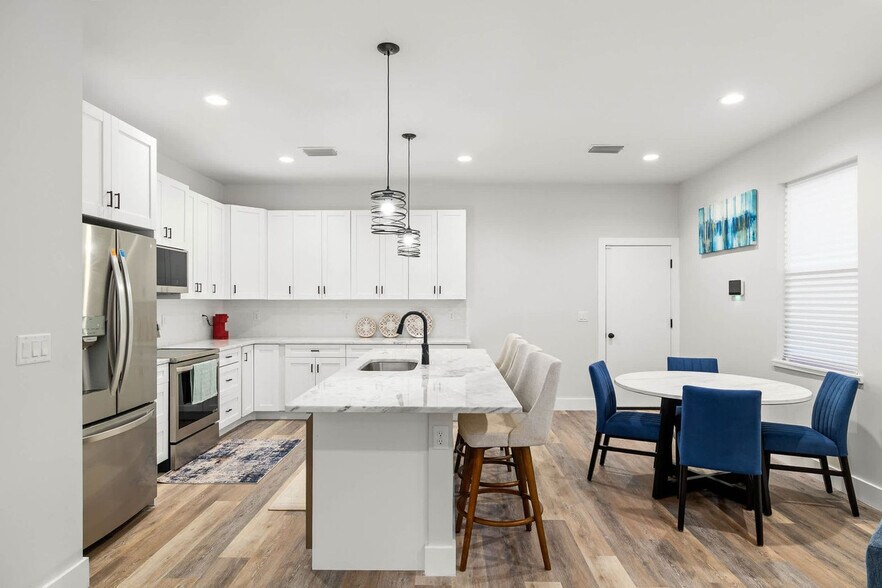 Building Photo - 1906 W Cherry St