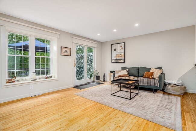 Building Photo - 313 Ridgefield Cir