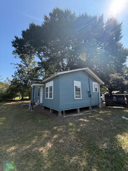 Building Photo - 811 Solomon Ave