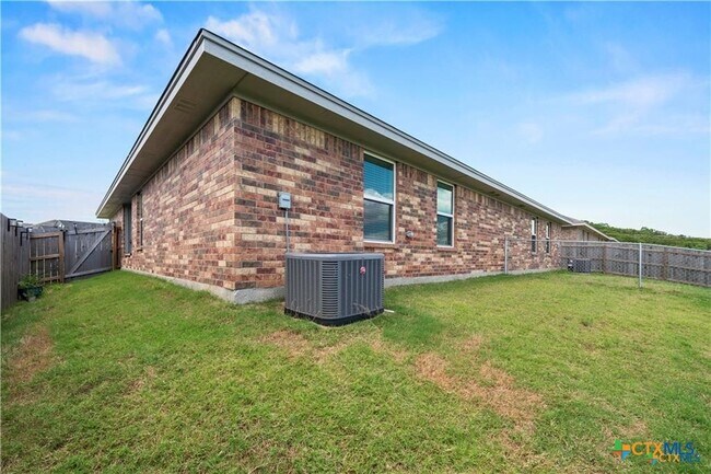 Building Photo - 119 Lost Trl