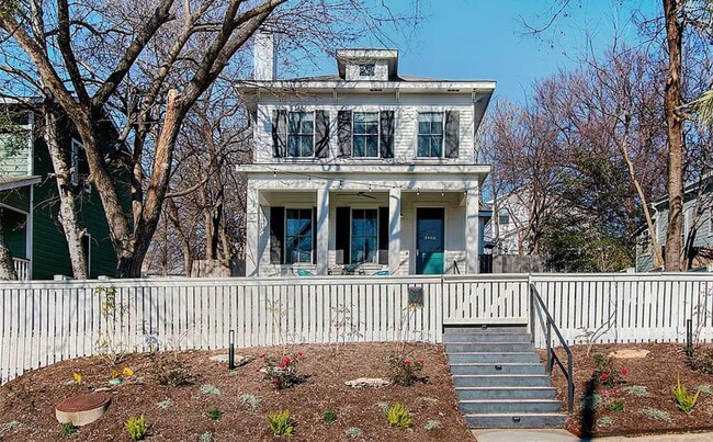 Building Photo - 2104 E 8th St