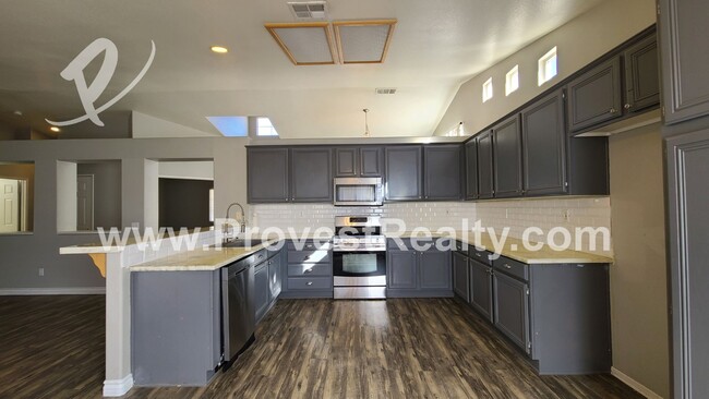 Building Photo - 3 Bedroom 2 Bath Hesperia Home with a bonu...