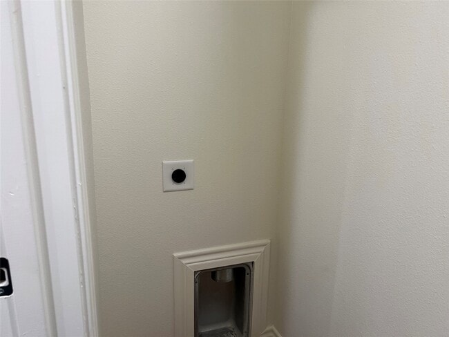 Building Photo - 1231 Sycamore Ave