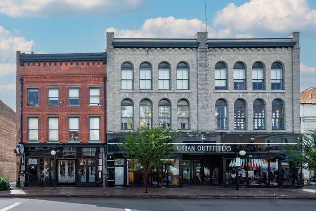 Interior Photo - 219 W Broughton St
