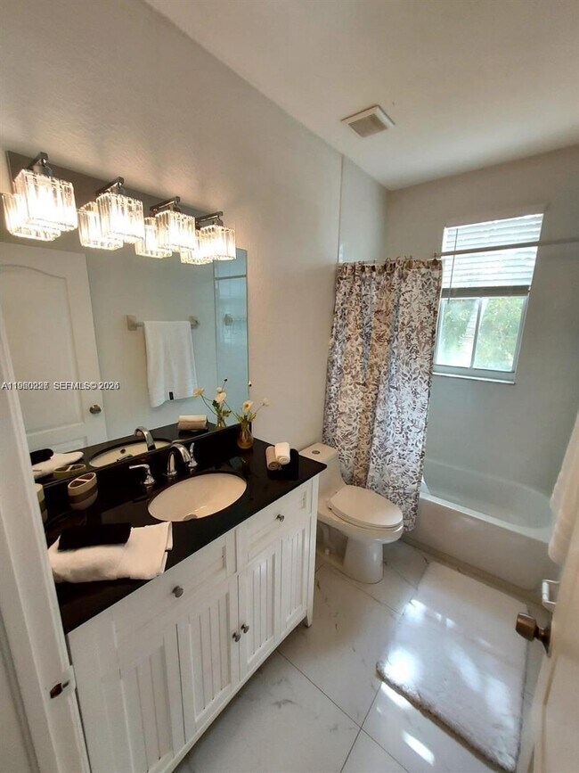 Building Photo - 2637 SE 16th Terrace