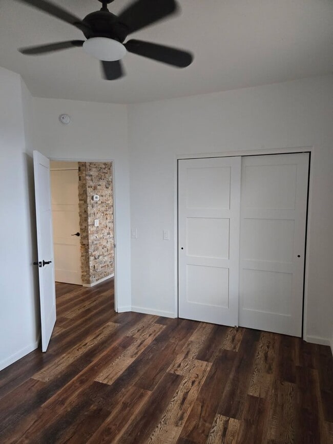 Building Photo - 2 Bed 1 Bath In Rimrock Contact Property P...