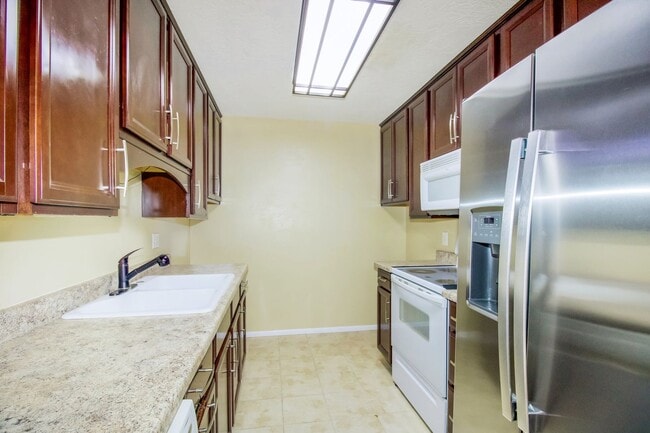 Building Photo - Cozy 2 Bed, 1 Bath Pet-Friendly Home with ...
