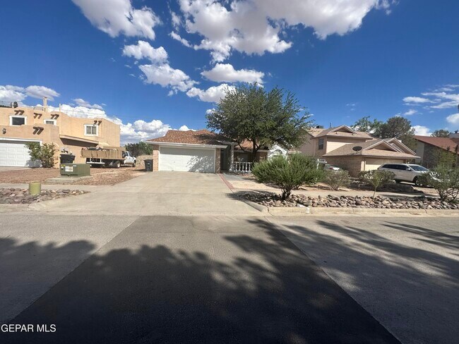 Building Photo - 408 Hadley Pl