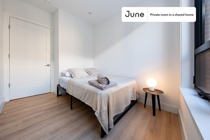 Building Photo - Room in Shared 4 bed/2 bath home in Dupont Circle