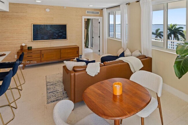 Building Photo - 1402 Brickell Bay Dr