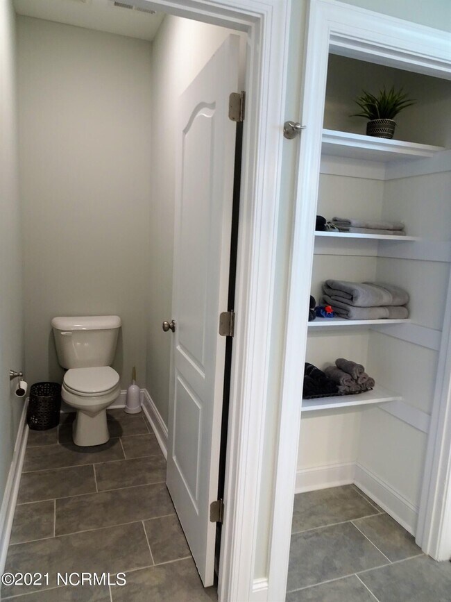 Building Photo - 217 Bogue Carrier Ct