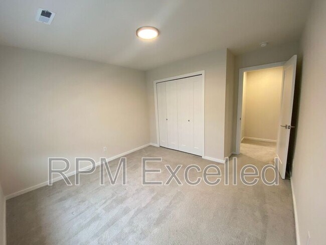 Building Photo - 16208 27th St Ct E