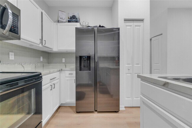 Building Photo - 3529 NW 29th Pl