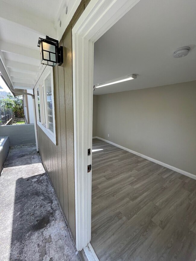 Building Photo - 3 bedrooms, 4 baths and detached bedroom/den in a Multiplex Single Family Home in Lower Nuuanu