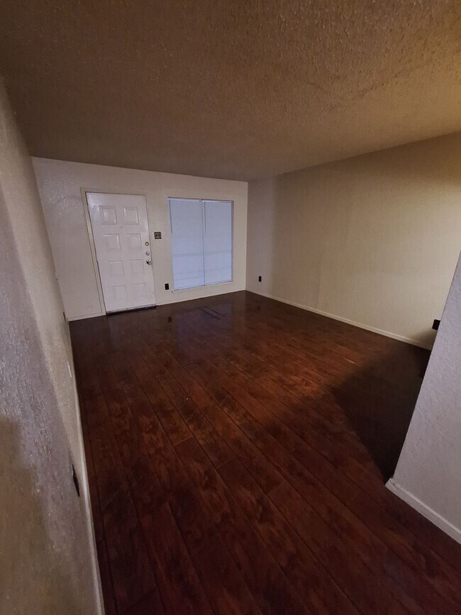 Building Photo - 1 bedroom, 1 bath