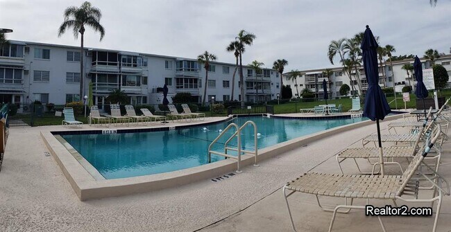 Building Photo - 2047 Canal Dr