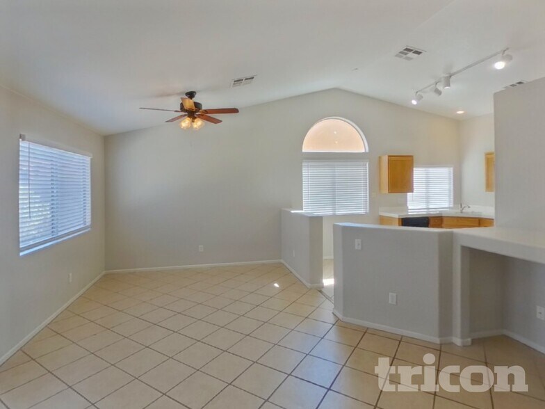 Building Photo - 604 Lively Fiesta Way
