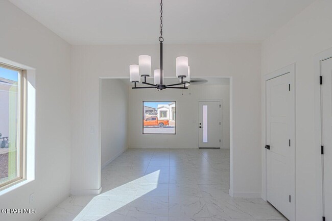 Building Photo - 500 E San Antonio Ave