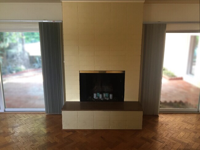 Fireplace - 4401 Radford Ave