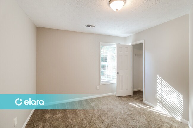 Building Photo - 8007 Harmony Lakes Dr