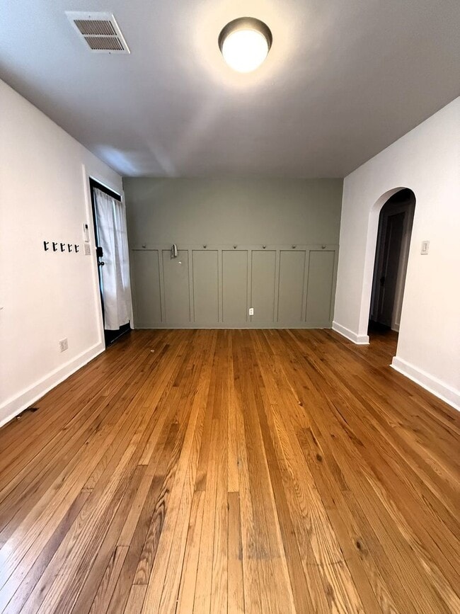 Building Photo - 801 W Cherry St