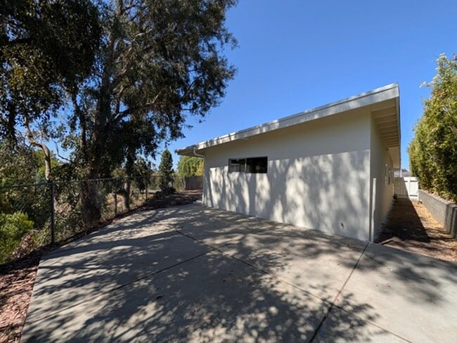Building Photo - 5209 Hewlett Dr