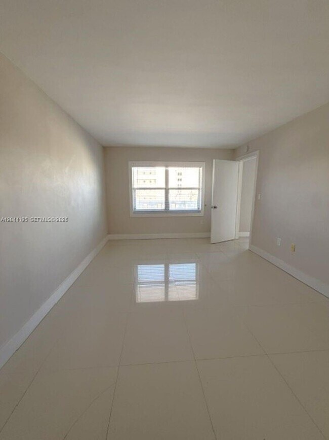 Building Photo - 4141 Nautilus Dr