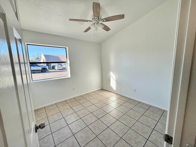 Building Photo - 2776 S Ave 2 1/2 E