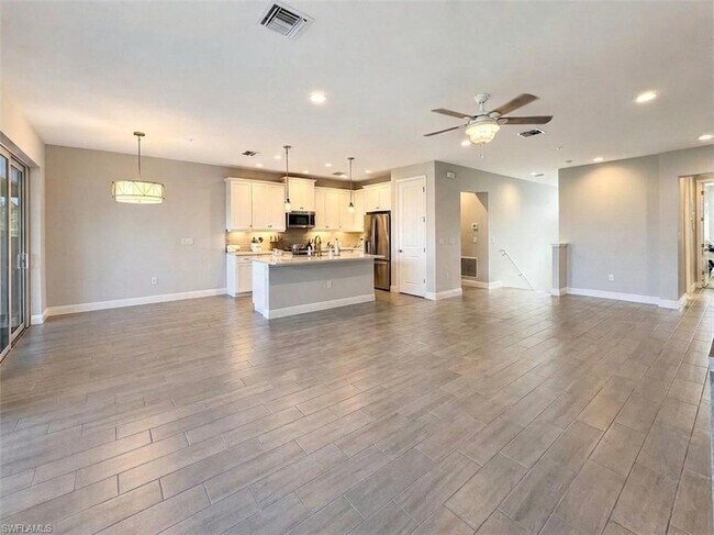 Building Photo - 2549 Seychelles Dr