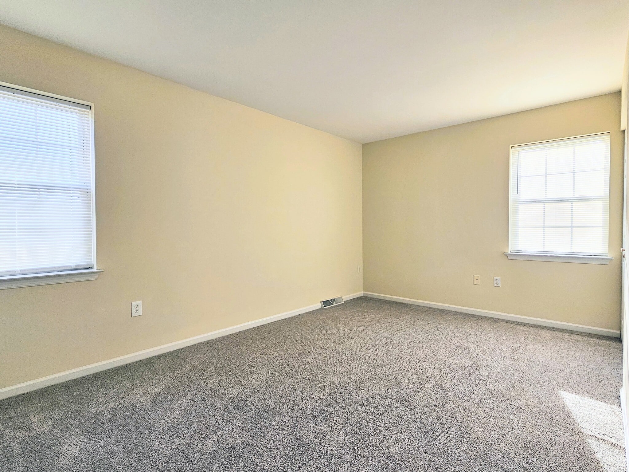 Building Photo - 40 Sandstone Ct