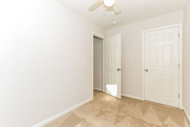 Building Photo - 551 Summit St