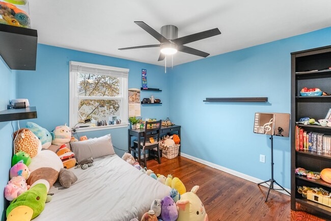 Building Photo - Beautifully Updated 4 Bedroom, 2.5 Bath Home in Fairview