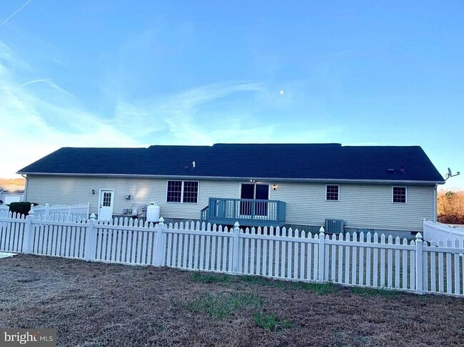 Building Photo - 25900 Country Meadows Dr