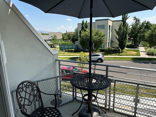 Building Photo - 4672 Vermillion Dr