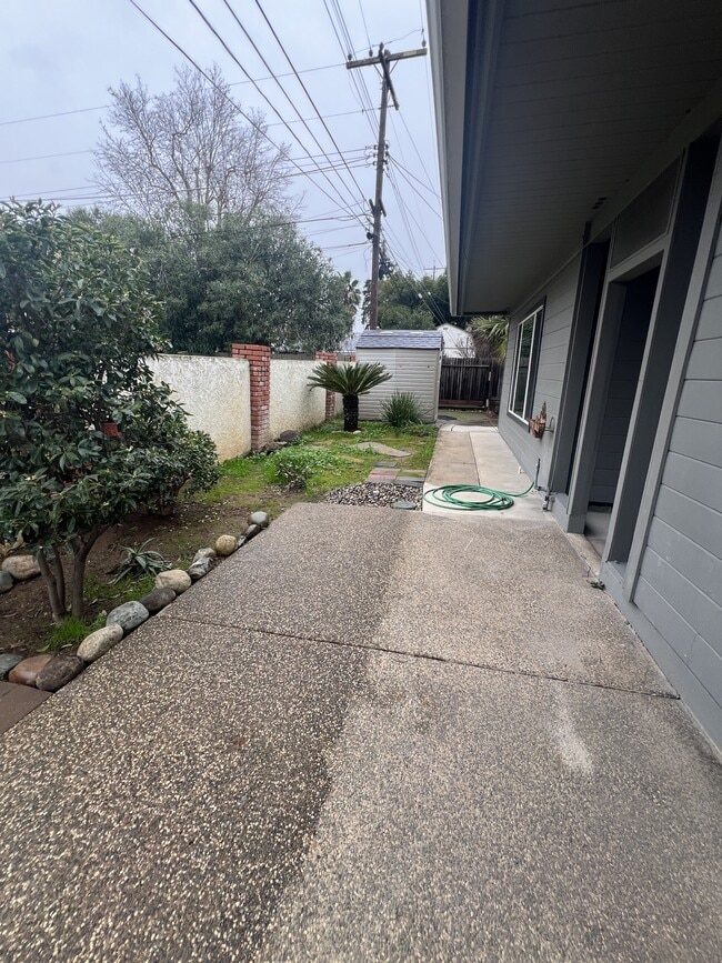 Building Photo - 2217 Madera Rd