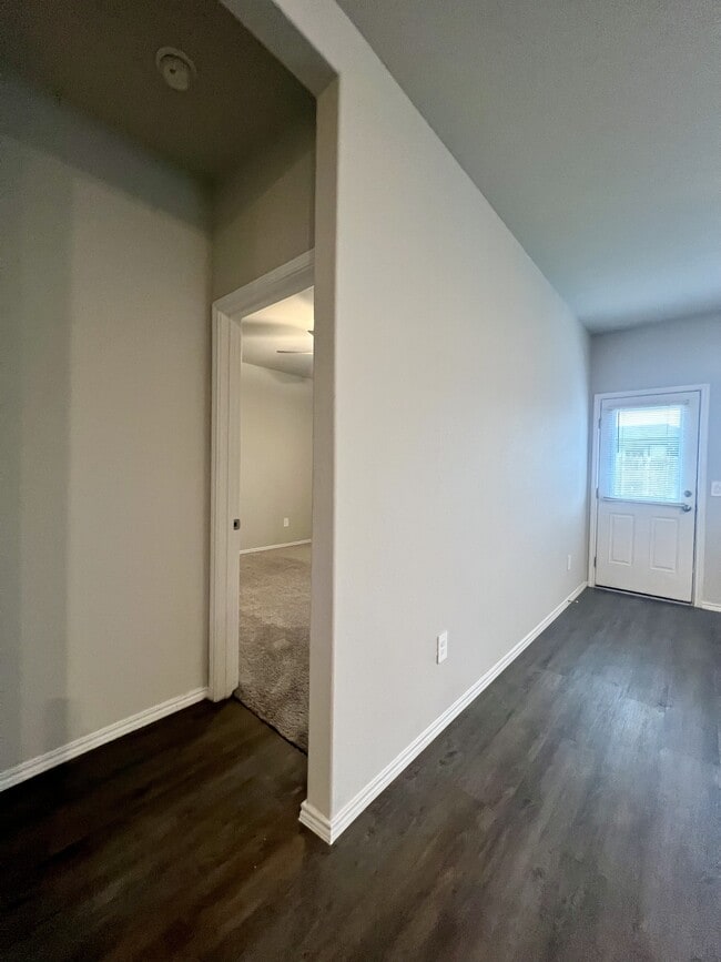 Building Photo - 596 Jennifer Wy