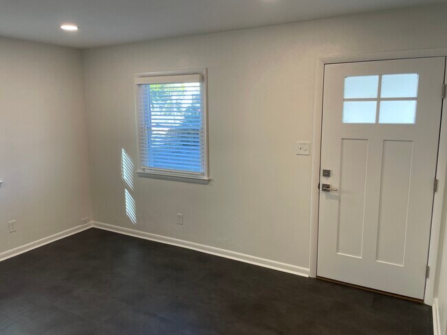 Building Photo - 2309 Walke St